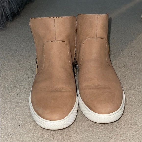 Women’s Kenneth Cole Sneaker - Picture 5 of 10